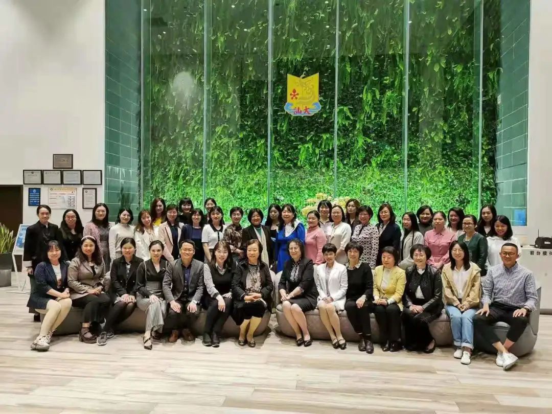 app手机版女子学院副院长王鹏一行应邀参加汕头大学青年女性领导力师资培训